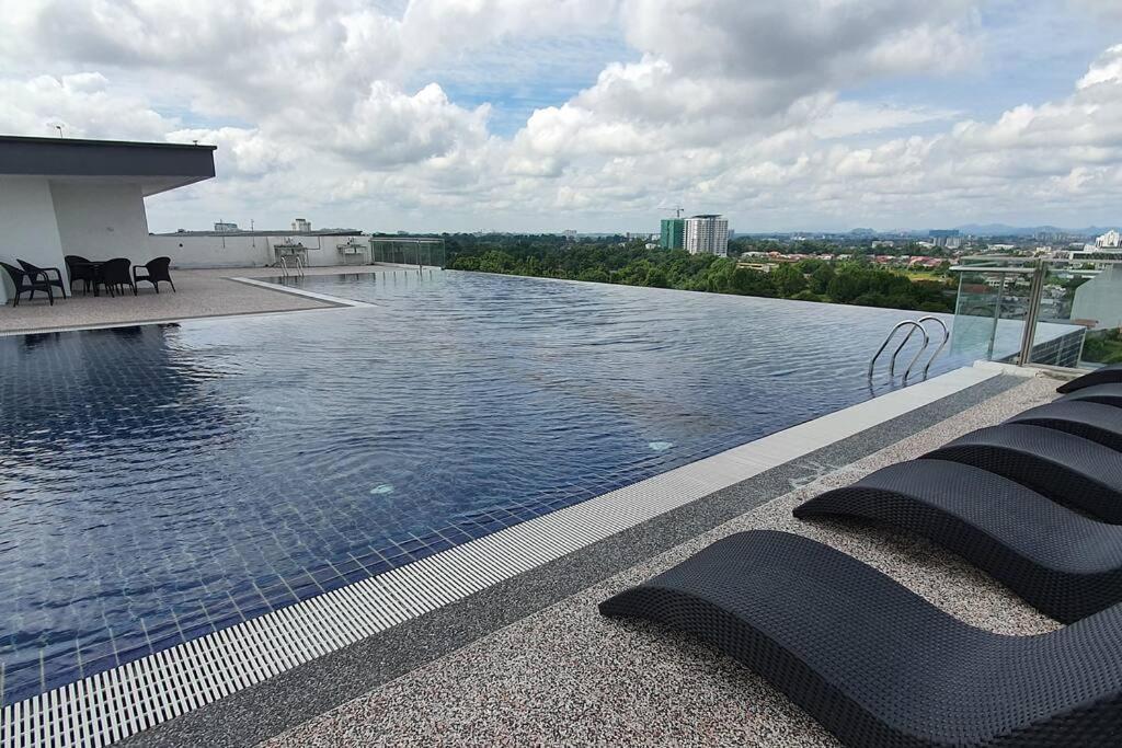 Kozi Square New Sgh Cozy Home 7A Кучинг Екстериор снимка