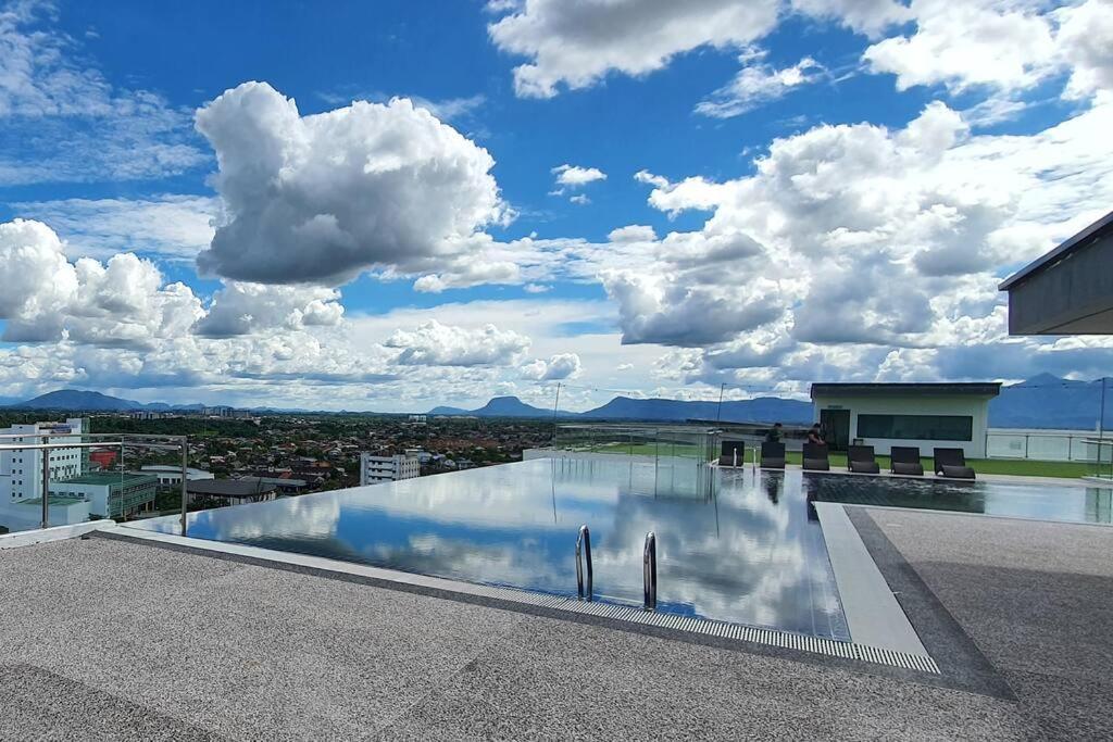 Kozi Square New Sgh Cozy Home 7A Кучинг Екстериор снимка