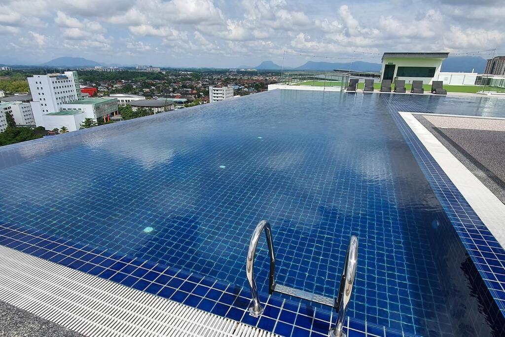 Kozi Square New Sgh Cozy Home 7A Кучинг Екстериор снимка